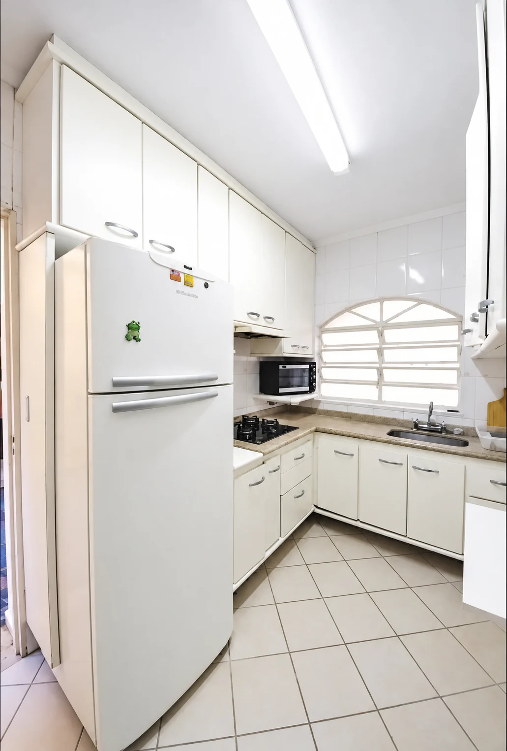 Cozinha completa com 2 geladeiras do Coliving Brooklin